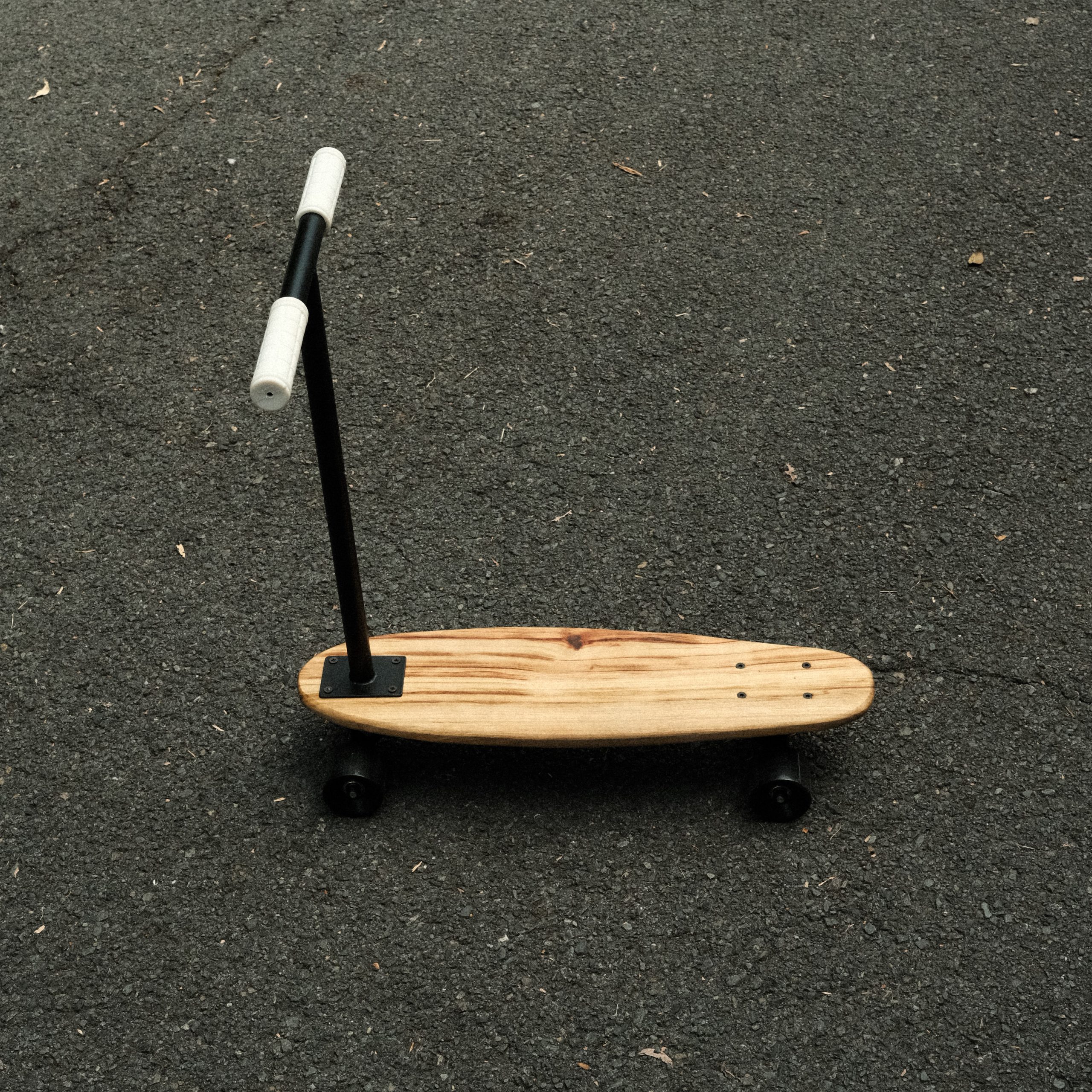 Scooterboard in black side 2