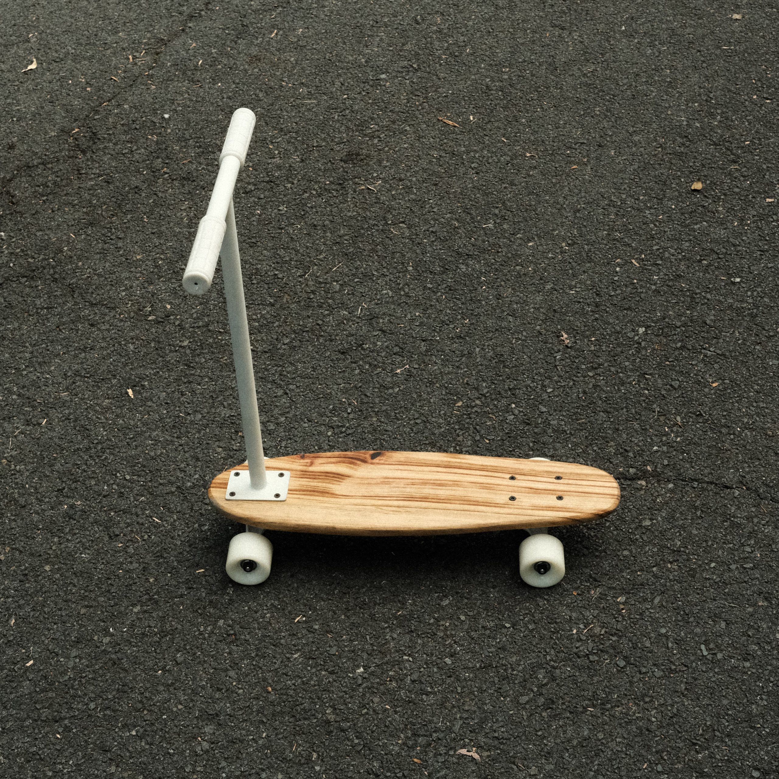 Scooterboard in white side 2