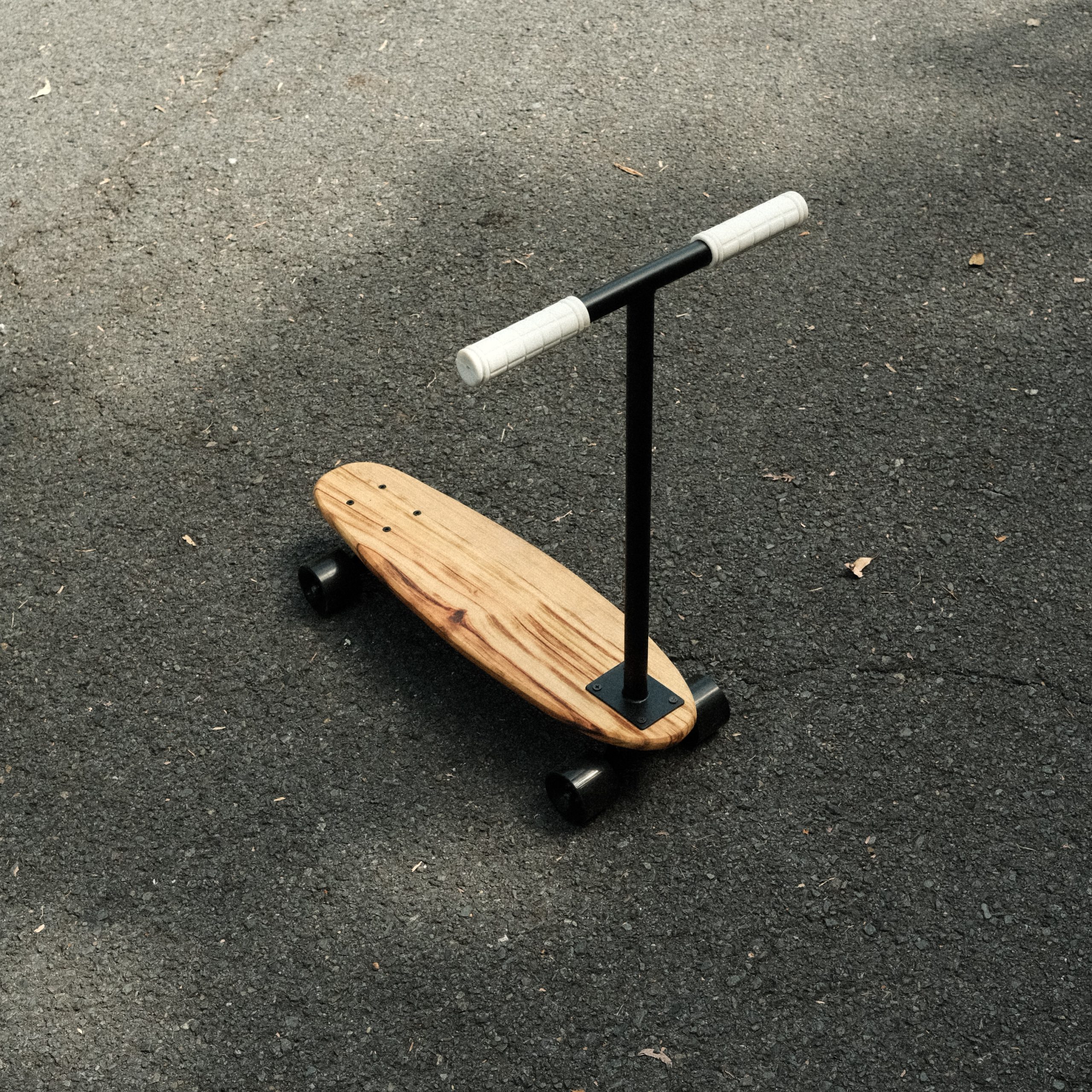 Scooterboard in black side 1